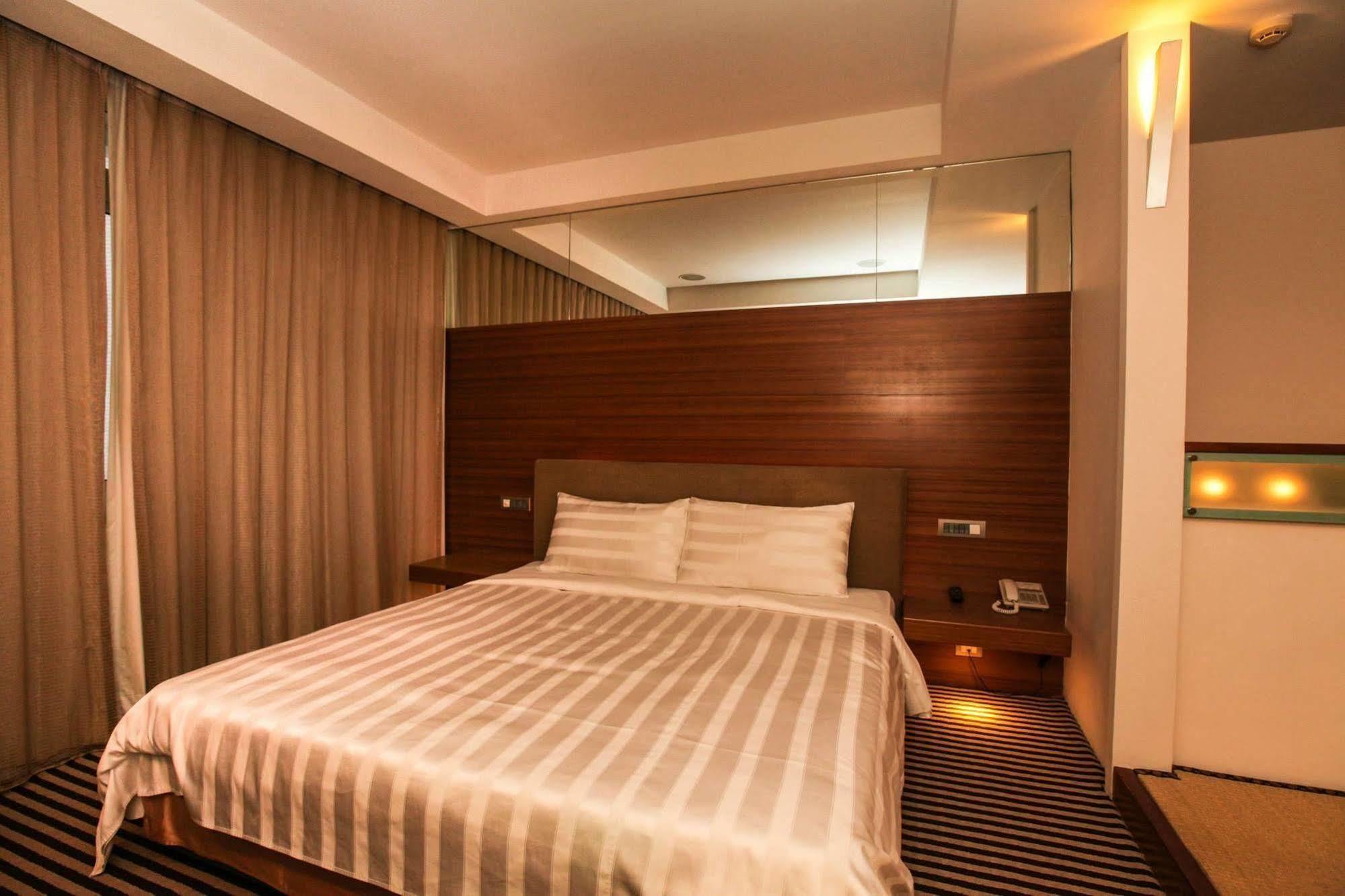Edinburgh Motel Тайнан Екстериор снимка