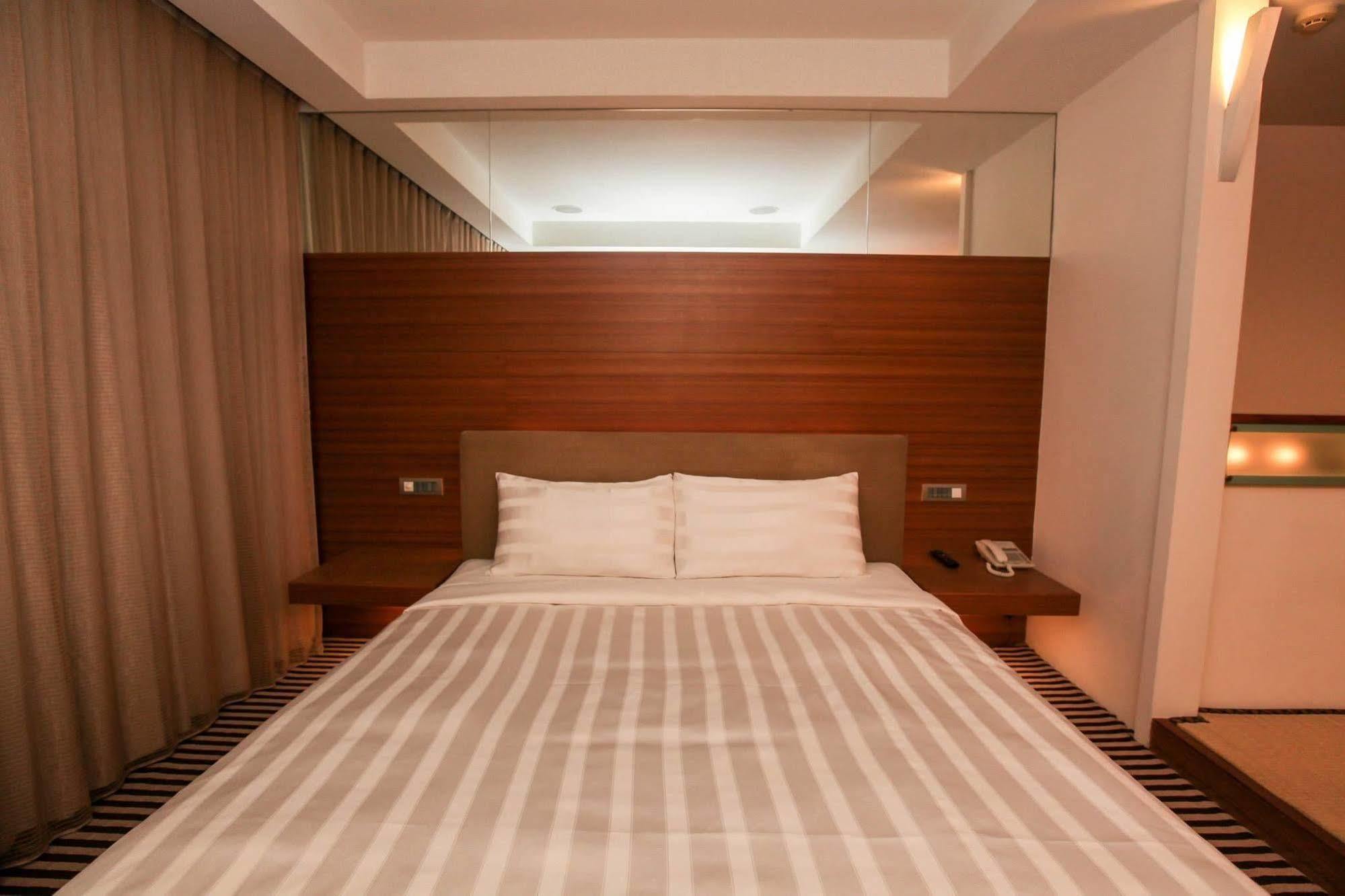 Edinburgh Motel Тайнан Екстериор снимка