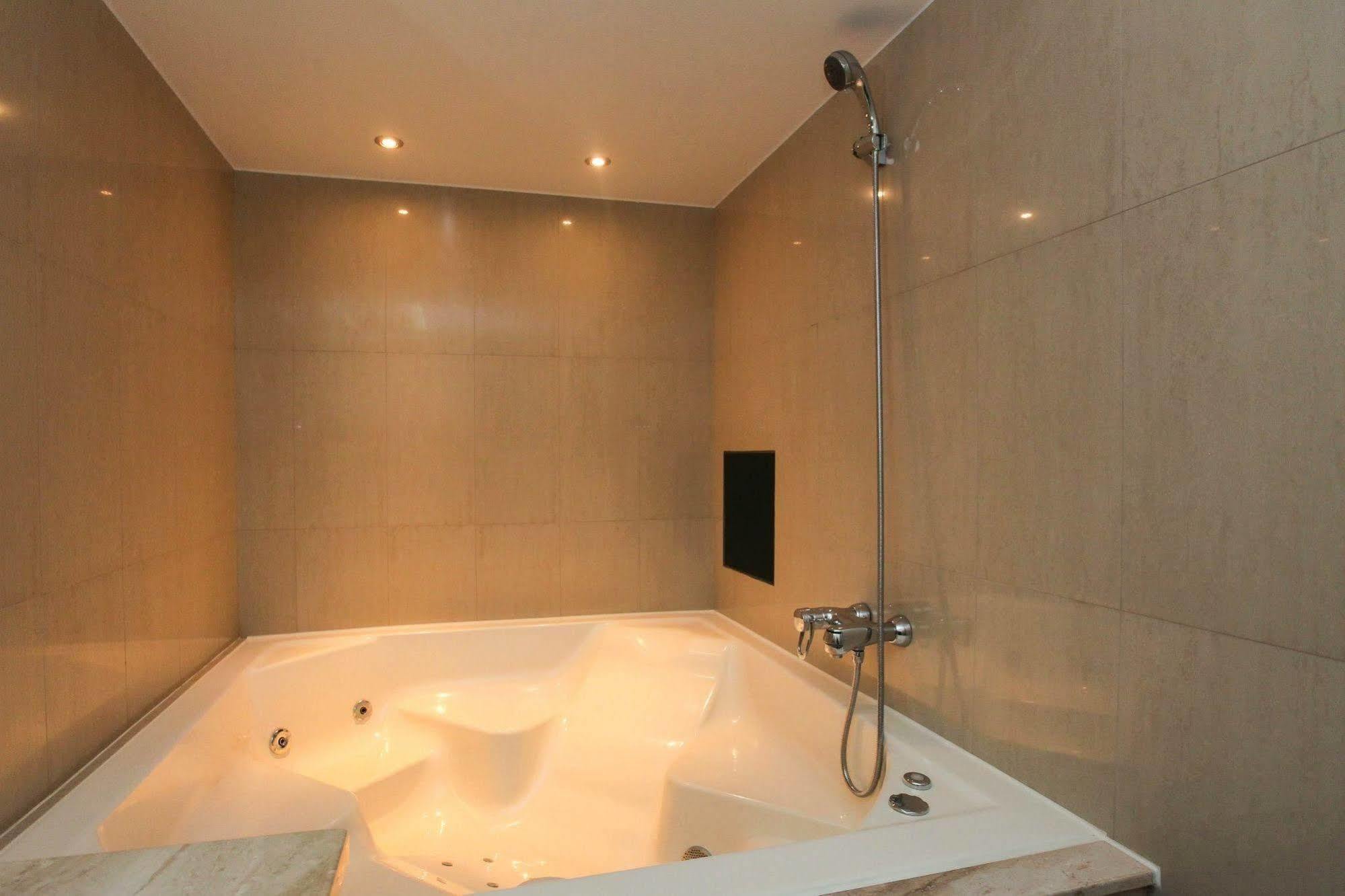 Edinburgh Motel Тайнан Екстериор снимка